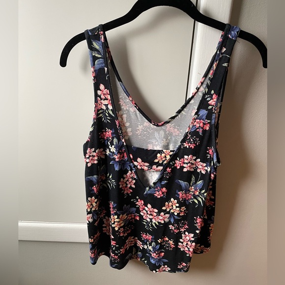 American Eagle Soft & Sexy floral print tank top in size medium - Picture 2 of 2